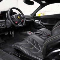 2010-Ferrari-458-Italia-interior